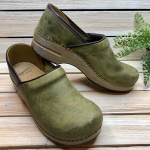 Dansko Stapled Green Burnished Leather Size 41